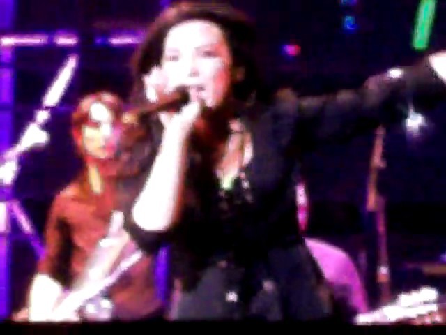 bscap0176 - demi lovato remeber december 3 7 2010