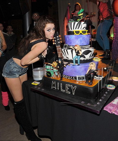 Miley cyrus and her cake