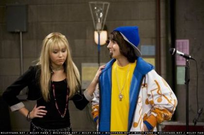 normal_2x14EverybodyWasBestFriends10 - Hannah Montana Season 2 Episodes-00