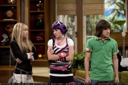 normal_2x14EverybodyWasBestFriends12 - Hannah Montana Season 2 Episodes-00