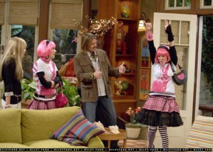 normal_2x19LillysMomsGotItGoin05 - Hannah Montana Season 2 Episodes-00