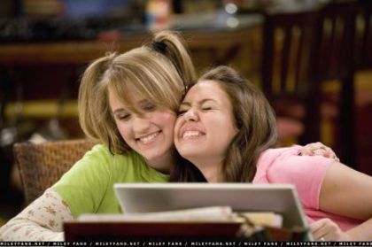 normal_2x19LillysMomsGotItGoin10 - Hannah Montana Season 2 Episodes-00