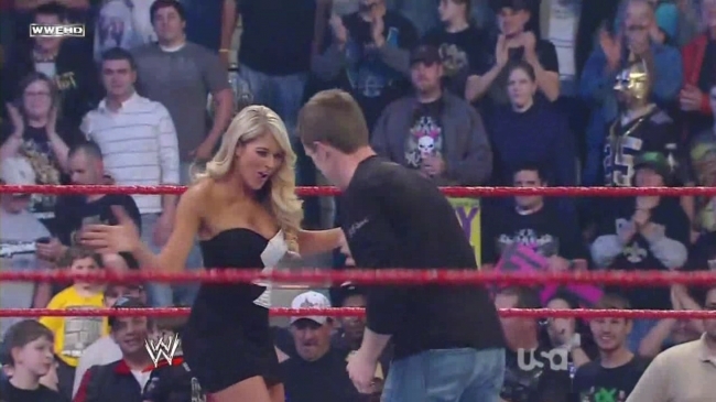 normal_WWE_Raw_02_08_10_Kelly_Kelly_Bella_Twins_720p_AC3_5_1_XviD_avi_000069769 - Kelly Row 8 febroarie 2010