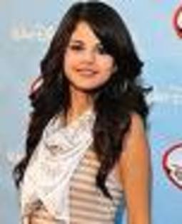 images[4] - poze cu selena gomez