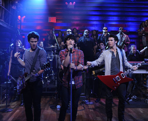 21718324_BCQMUAGKS - jonas brothers
