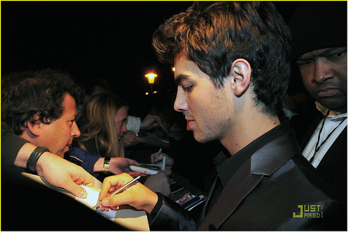 After-TV-Europe-Music-Awards-2009-Berlin-Germany-5-11-joe-jonas-8932582-500-333 - jonas brothers
