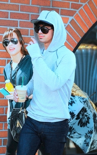 Jemi-Photoshopped-jemi-8721817-313-500 - jonas brothers