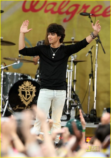 jonas-brothers-central-park-party-01