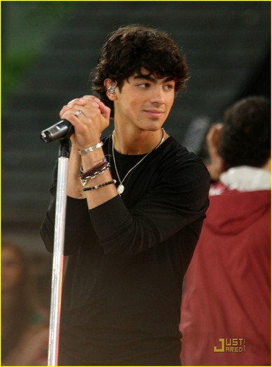 jonas-brothers-central-park-party-13