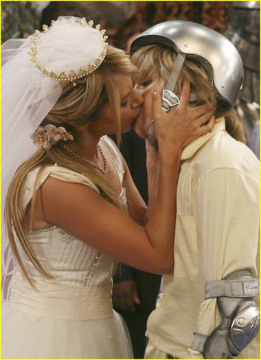 ashley-tisdale-suite-life-on-deck-04 - zack and cody on deck