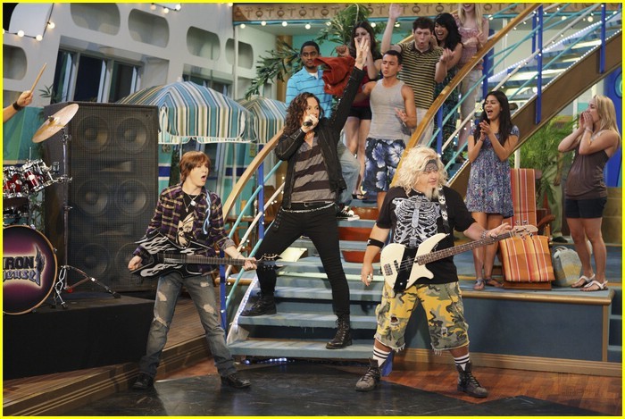 dylan-cole-sprouse-weasels-deck-09