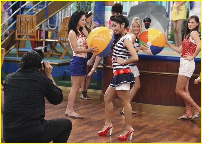 milly-becky-rosso-on-deck-07