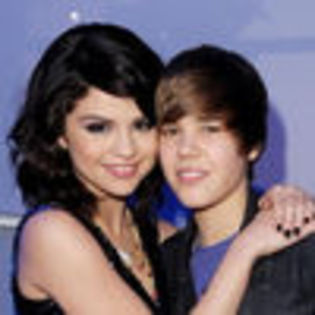 Justin-Bieber-este-ca-un-frate-pentru-Selena-Gomez - concurs3