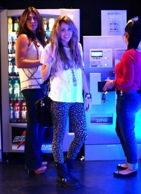 Miley-out-in-LA-miley-cyrus-16068447-291-399