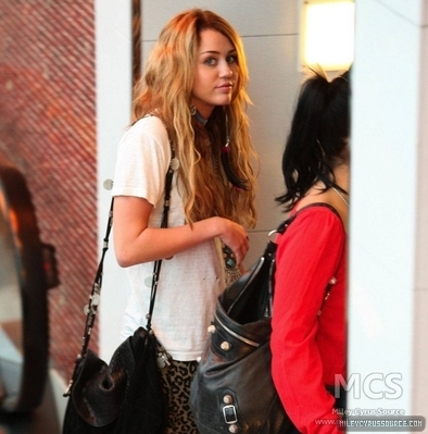 normal_miley-cyrus-008 - Miley Cyrus at Beverly Center-00