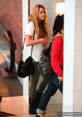 normal_miley-cyrus-014 - Miley Cyrus at Beverly Center-00