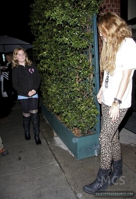 normal_miley-cyrus-003 - Miley Cyrus outside of Mr Chows in Beverly Hills-00