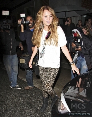 normal_miley-cyrus-006 - Miley Cyrus outside of Mr Chows in Beverly Hills-00