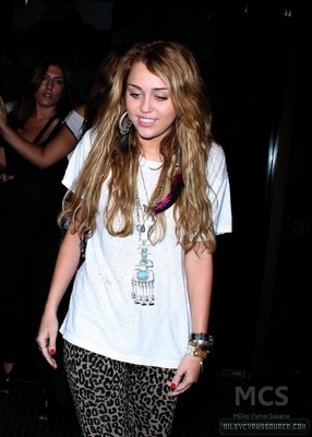 normal_miley-cyrus-012 - Miley Cyrus outside of Mr Chows in Beverly Hills-00