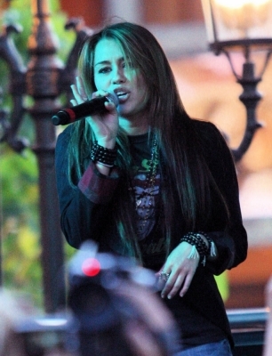 normal_015 - Mitchel Mussos Free Concert at The Grove-00