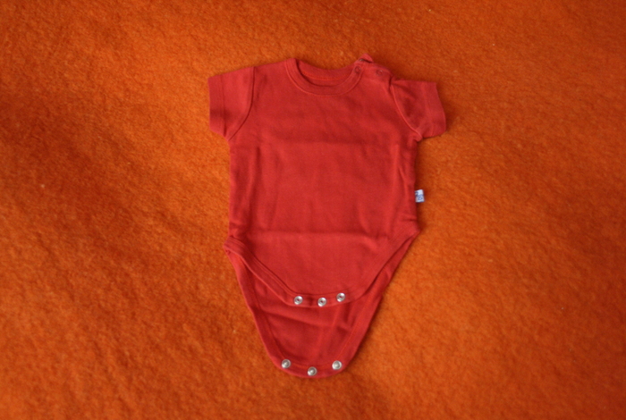 Body Fox Baby -0-3 l - 5 lei; Body cu maneca scurta, bumbac 100%, primita noua din Israel.Stare excelenta
