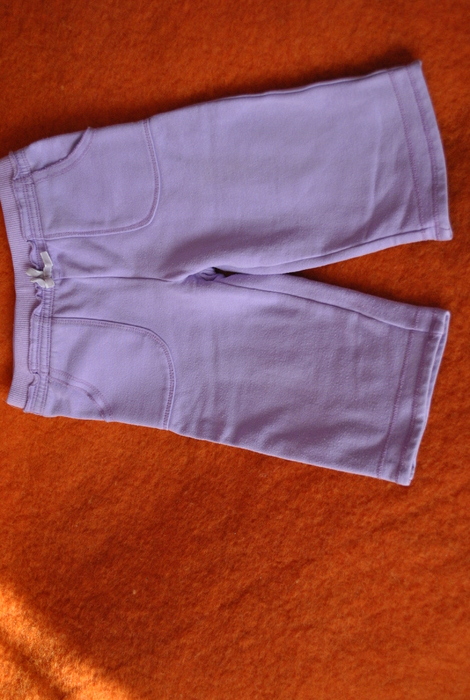 Pantaloni 6 l - 10 lei; 76% bumbac, 19% polyester, 5% spandex, marca Carters , stare excelenta, perfecti de toamna ; meg si
