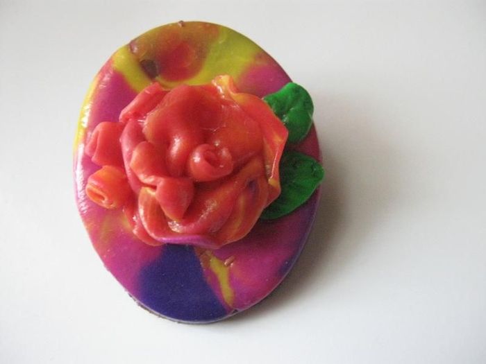 Brosa trandafir2; 15 lei
