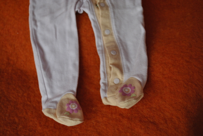 Detaliu pijama - Hainele fetitei mele 0-2 ani