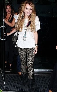 thumb_size1 - Microbul animal print a lovit din nou De data asta i-a cazut victima Miley Cyrus