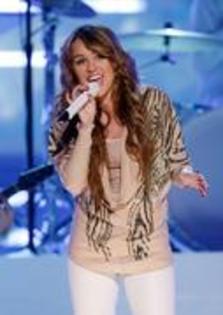 KZZGBPYBKMABTBIALIS - Cateva poze cu Miley Cyrus