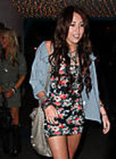 miley-cyrus_COM_StudioCity_8Jan2010_12