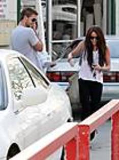 Miley-Cyrus_COM_WestHollywood_6Jan2010_026