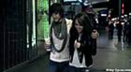 miley-cyrus_COM-flyonthewall-cap0034