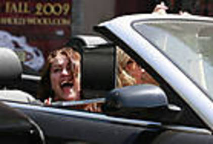 miley-cyrus_COM-hollywood2009aug24-010 - Cateva poze cu Miley Cyrus