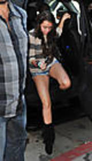 miley-cyrus_COM-la2009aug25-musicvideoshoot-000 - Cateva poze cu Miley Cyrus