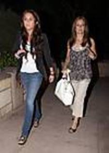 miley-cyrus_COM-la2009aug30-kellypreston-018 - Cateva poze cu Miley Cyrus
