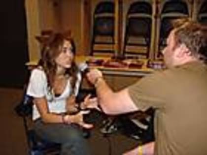 miley-cyrus_COM-maneyandriley-radioshow-2009oct21-007 - Cateva poze cu Miley Cyrus