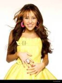 JVMPYRCSJGGSACKLBEU - Cateva poze cu Miley Cyrus