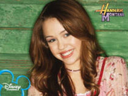 KQCSHUDIIYWPIUBOBSN - Cateva poze cu Miley Cyrus