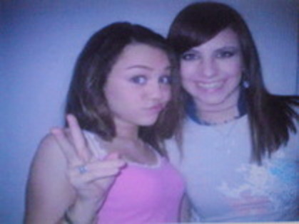 KTELPSQIUNXCAVLWMFQ - Cateva poze cu Miley Cyrus