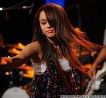 LOAAWDAYNQTXIRYRHSU - Cateva poze cu Miley Cyrus