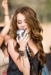 MADWCEHZEBFESAAHLWY - Cateva poze cu Miley Cyrus
