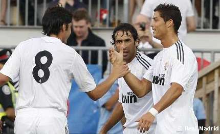 real_madrid_kaka_cristiano_ronaldo_and_raul_430