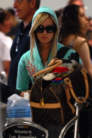 ashley_tisdale_lax_sm