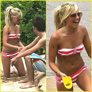 ashley-tisdale-hawaii - SuPeR ImAgIni cU AsHlEY TiSdAlE