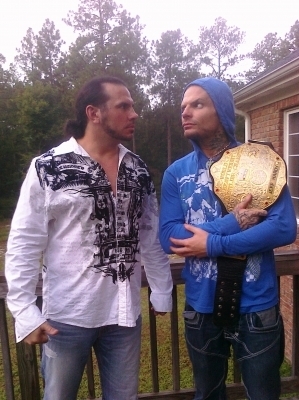 IFDYPNYKKJXHZBYDWJG - Jeff Hardy-Love