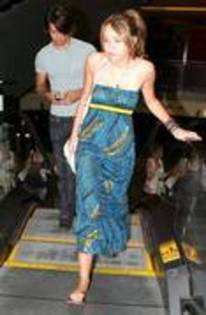 HIVVVYKWMCLTOHODKCS - o oiubesc pe Miley