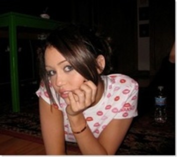 HLVFFGUFCJOPHLKLKRA - o oiubesc pe Miley