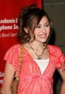 HLVWNUDORYISKQYFXDO - o oiubesc pe Miley