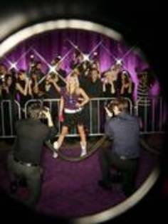 HPGKTAWBFSLBAAUKOEY - o oiubesc pe Miley
